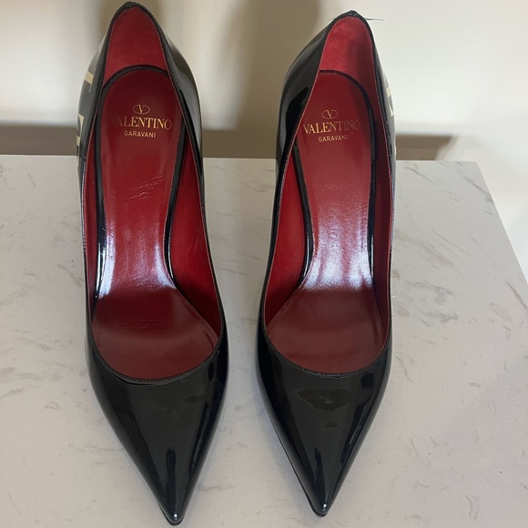 Valentino Garavani Black Pumps - Picture 3 of 5